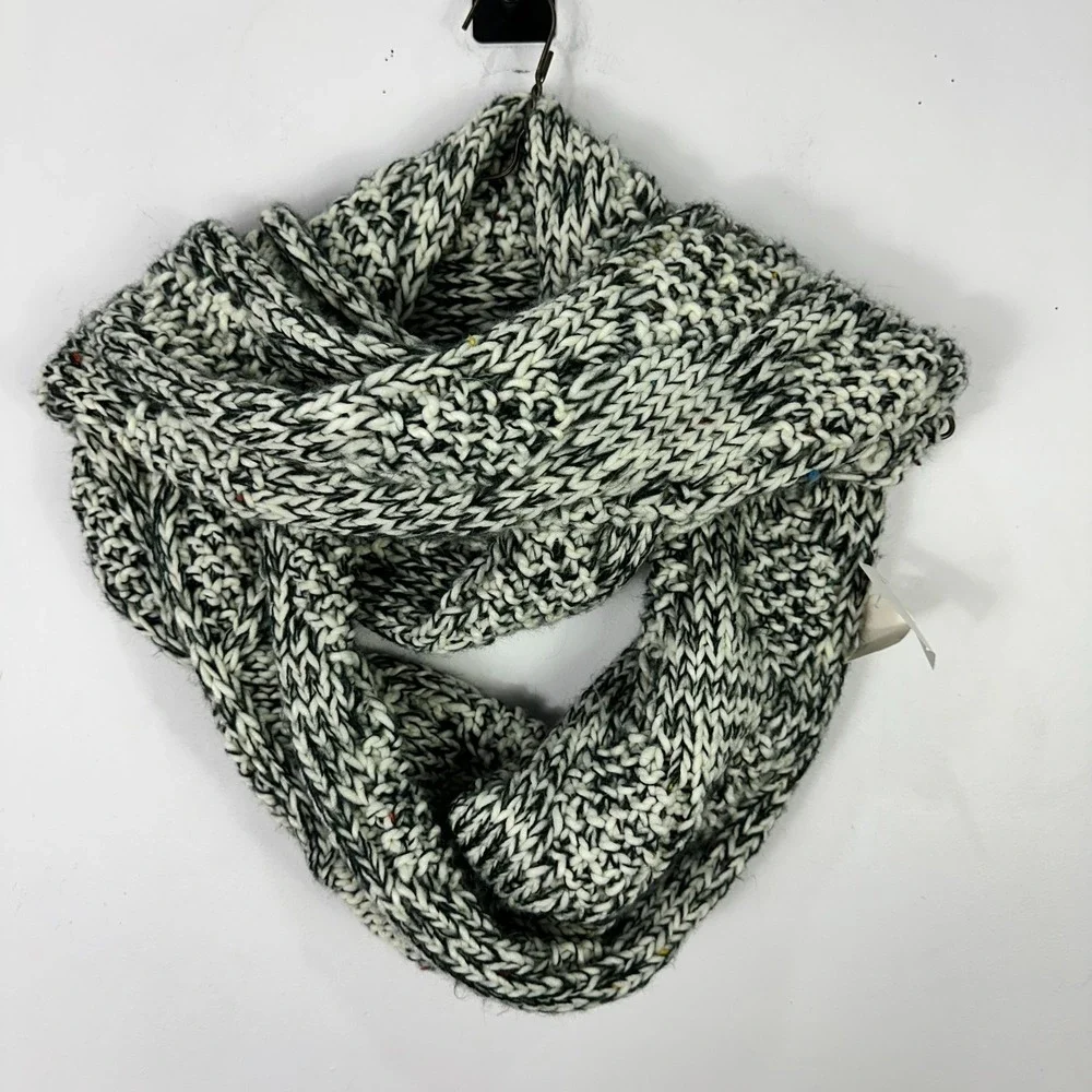 LOFT Chunky Knit Infinity Scarf Black Ivory Speckled Cozy Parisian Quiet‎ Luxury